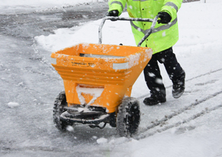 Turbocast™ 300 Manual Salt Spreader in use outside for efficient gritting of snow