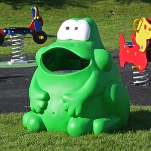 Froggo Novelty Litter Bin in a park