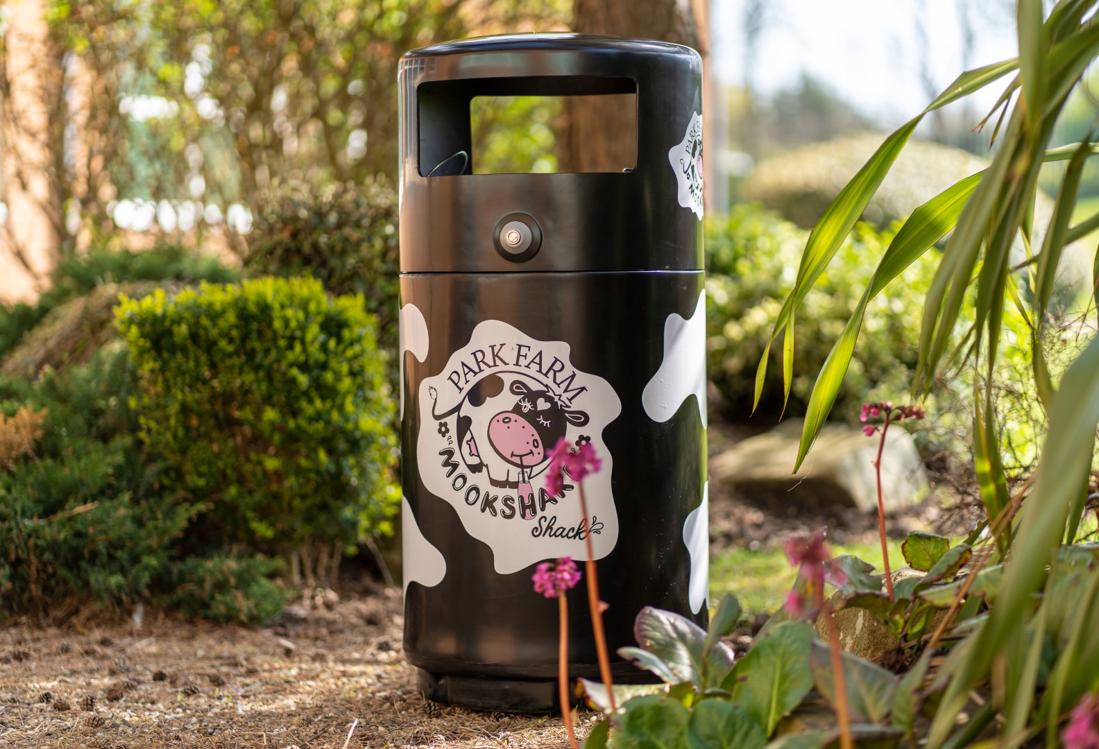 Super Guppy™ Litter Bin with personalised graphics wrap